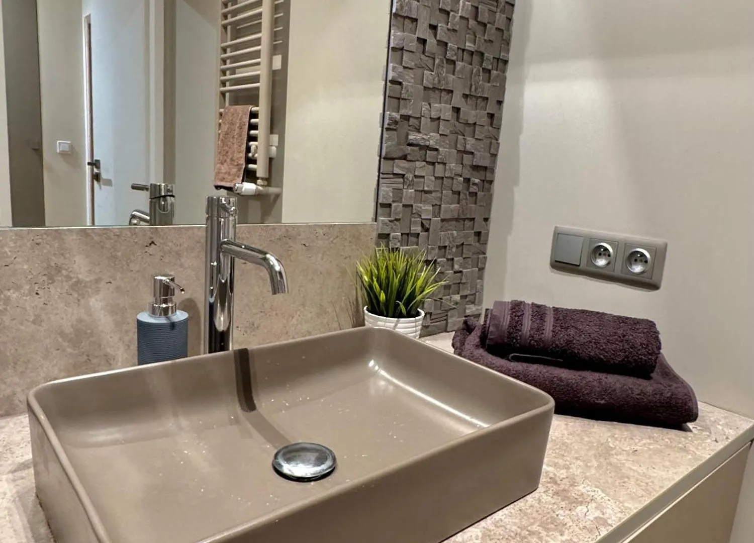 nastrojowy apartament 2 pokojowy 6 min od lotniska Warszawa