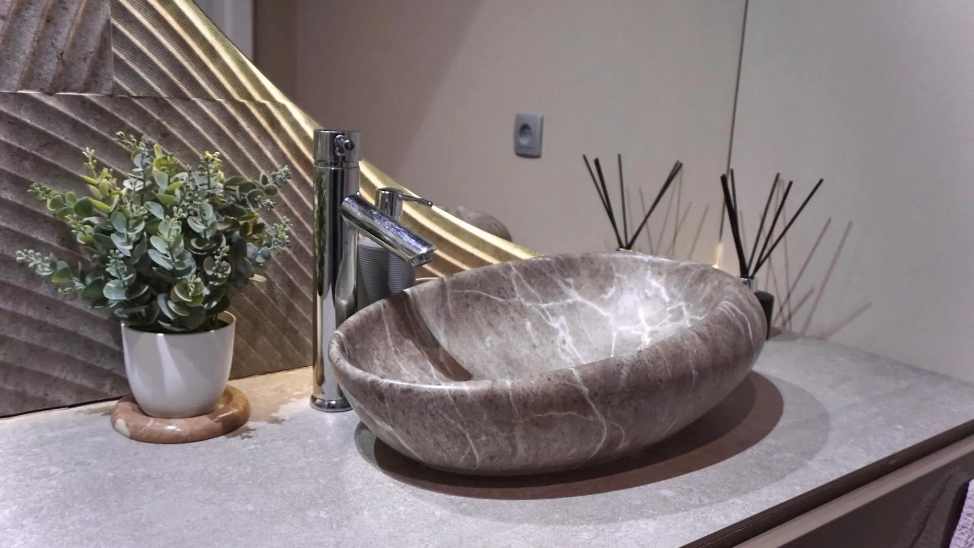 nastrojowy apartament 2 pokojowy 6 min od lotniska Warszawa