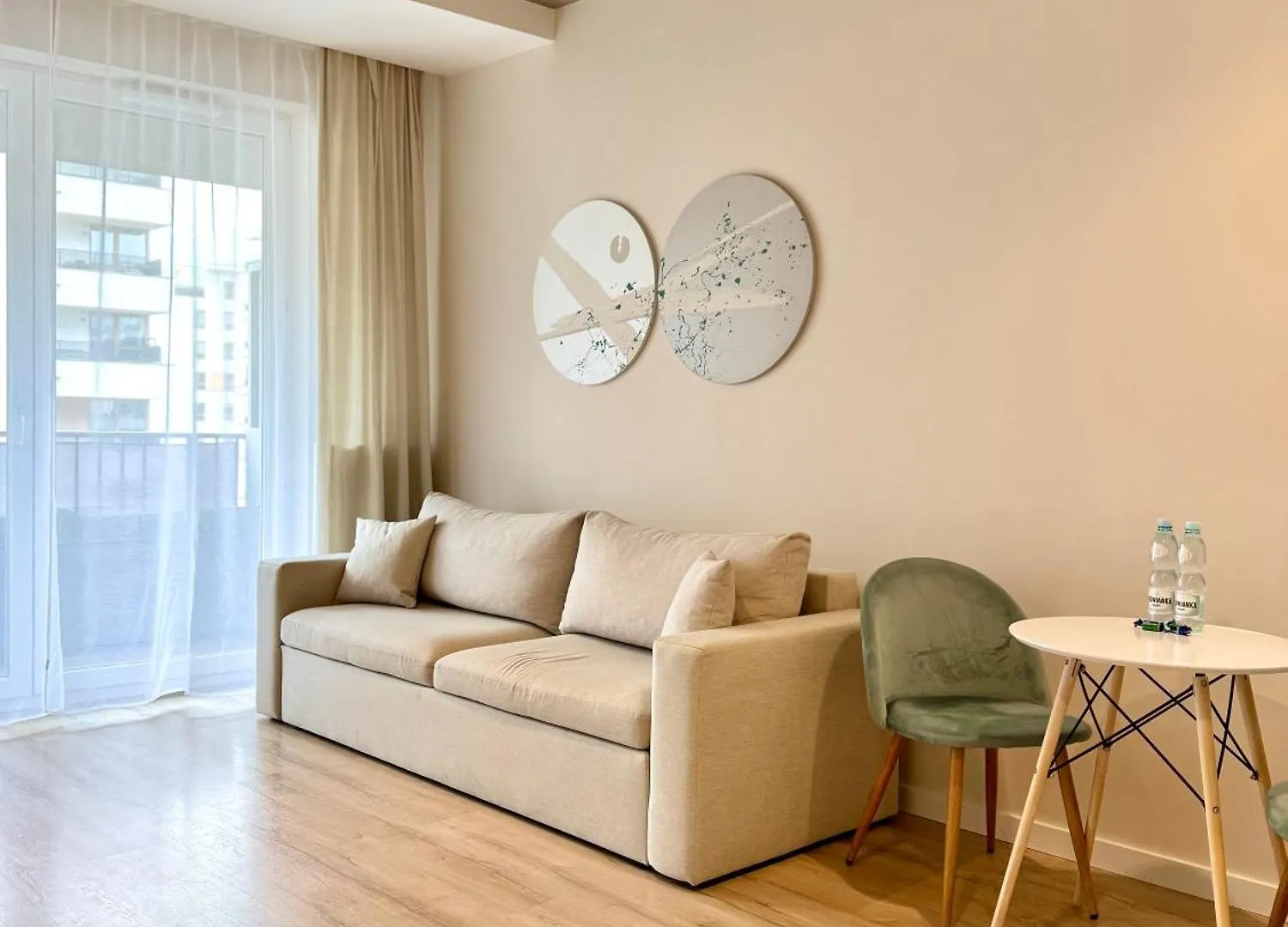 nastrojowy apartament 2 pokojowy 6 min od lotniska Warszawa